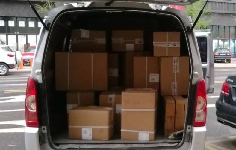 面包车拉人拉货有讲究,车主必看:合规使用是关键!